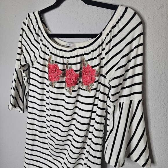 West Kei Red Black White Floral 1/2 Bell Sleeves Tunic Shirt Blouse Size L Large - Picture 2 of 13